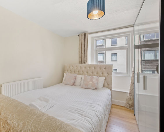 modern contemporary apartments are located in the near Plymouth city centre,near restaurants, pubs, shopping centre, gym, cinema and the beautiful Barbican Holiday Apartment Plymouth | Apartments Plymouth | Air bnb Plymouth | Evergreen Aprtments Plymouth